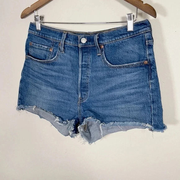 Levi's 501 Raw Hem Short - Picture 4 of 12